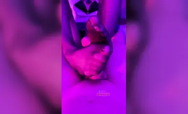 ไม่ใช่การเลียเท้าด้วยน้ำยาหล่อลื่นไหมสีดำแบบสม่ำเสมอ