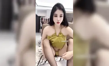 巨乳顏值女神反差騷盪至極，直播裸舞身姿妙曼，道具速插騷穴，淫語連天 (8)