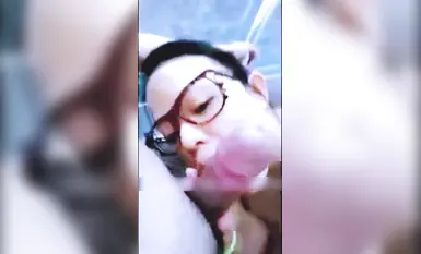 你淫荡但我爱拍 · 泳池里来啪啪啪