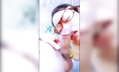 你淫荡但我爱拍 · 泳池里来啪啪啪