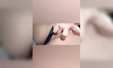 四川巴中19歲嫩妹陳佳鈺，小小年紀就玩得特別花，性慾十分網上，非常喜歡在網上交友