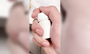 父女亂倫大神【我是奶氣草莓】女兒閨蜜被我弄倒，女兒琪琪在旁邊睡，我插她閨蜜騷逼