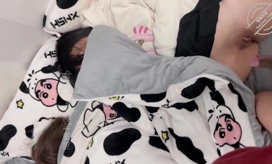 Bapa-anak perempuan tuan sumbang mahram [Saya strawberi susu] Kawan baik anak perempuan saya telah dirempuh oleh saya, anak perempuan saya Qiqi sedang tidur di sebelah saya, dan saya meniduri kemaluan sahabatnya