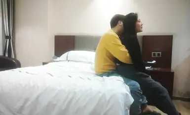 约外围女神，很主动索求，颜值高，身材好，肤白貌美，满目含情秋波阵阵，共度春宵一刻高潮迭起