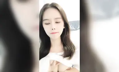 달콤하고 우아한 여신 쇼, 검은색 피쉬넷 스타킹, 얼굴을 드러내고 자위하는 모습, 클로즈업