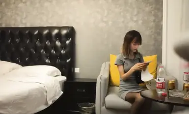 黑絲學妹子外表清純乖巧撕襠舔逼，很會玩的，調情發行屌上有虱子操逼失敗