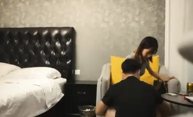 黑丝学妹子外表清纯乖巧撕裆舔逼，很会玩的，调情发行屌上有虱子操逼失败