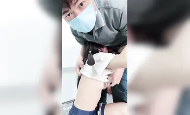 [Little Bacon] Gadis muda yang terbaik dipegang oleh teman lelakinya dan disetubuhi di atas meja dari perspektif Tuhan (5)