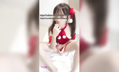 Ang sobrang malambing na ligal na maliit na asong si Loli "LepALuli2kVN" ay hinila ng ama ng kanyang amo na may dobleng nakapusod at siniil mula sa likuran, at ang kanyang walang buhok na maliit na puke ay napuno ng isang malaking titi (1)