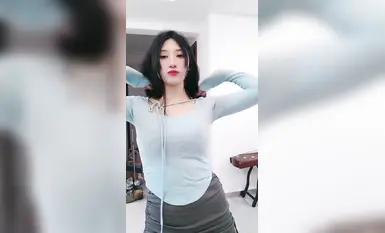 สาวหน้าอกใหญ่ลงทะเลไปปล้นเพื่อนซี้และจับจิ๋มและล้วงรูของเธอ (1)