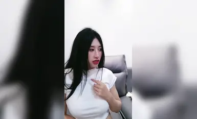 สาวหน้าอกใหญ่ลงทะเลไปปล้นเพื่อนซี้และจับจิ๋มและล้วงรูของเธอ (1)