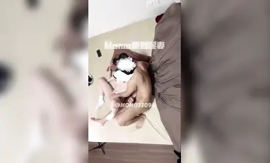 บล็อกเกอร์หมวกเขียวเทพธิดาขาเรียวยาว [โมโม] แอบมีเซ็กส์กับผู้ชายโสดด้วยการเซลฟี่ ไฮไลท์สวัสดิการ_การเลีย_ปาปาปา_2