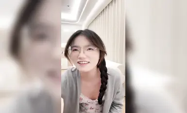 [New contrast young girl] Ang maalinsangan na maliit na batang babae na may salamin [Kunkun Rabbit] ay nagsasalsal gamit ang mga props, nakikipagtalik nang walang condom, sinusubukan ang anal sex mula sa likod, ang maliit na asong katangian ay puno (2)