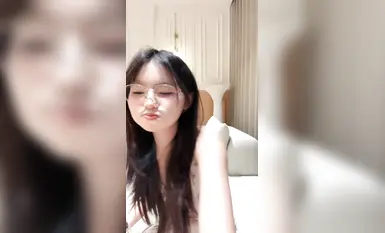 [Tương phản mới cô gái trẻ] Cô gái nhỏ nhắn quyến rũ đeo kính [Thỏ Kunkun] thủ dâm bằng đạo cụ, quan hệ không dùng bao cao su, thử quan hệ hậu môn từ phía sau, thuộc tính con đĩ nhỏ đầy đủ (8)