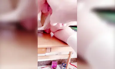 Sumbang mahram antara abang dan kakak di Cape [Mengkhayalkan adik sendiri] Turunkan rakan sekelas kakak pada Hari Valentine, pussy sangat basah sehingga jus faraj menutupi jari dan zakar, sisipan gila, air mani muka, air mani mulut tanpa tera air