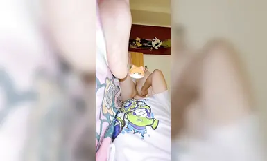 Dewi lucah peringkat tertinggi "A little Yingying (ia Taotao)" menjilat abalon cantik harimau putih lembut itu, yang sangat lazat sehingga ia telah mengumpul air mani yang kaya selama beberapa hari.