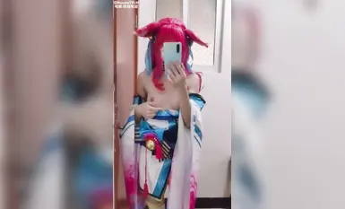 Gadis cosplay yang tidak manis dan memakai topeng mempunyai perasaan amatur yang kuat. Terdapat juga beberapa tempat erotik. Ia patut dilihat (3)