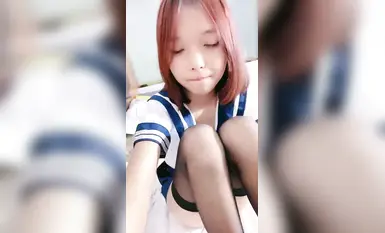 Một cô gái trẻ xinh đẹp với một cái lồn hồng và lông mu thưa thớt bị quan hệ mà không dùng bao cao su và hét lên một cách dâm dục (7)