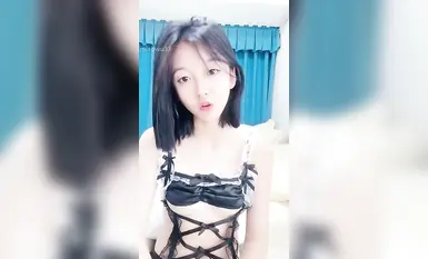 Bagong anchor super pink school beauty anchor Yuanyuan tongue piercing blowjob kakapasok lang sa dagat at lumuhod sa banyo para ma-fucked, props training, breast push, tongue piercing small mouth sexy blowjob, iba't ibang posture na pagsabog (25)