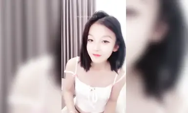 新人主播超级粉嫩的校花级主播源源舌钉口交刚下海就跪在马桶上被操，道具调教，胸推，舌钉小嘴性感口交，各种姿势爆操(53)