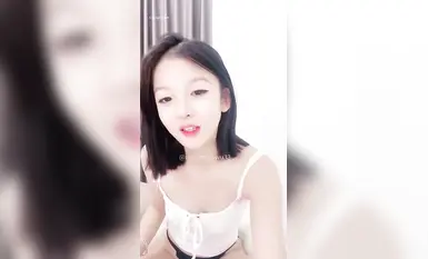 新人主播超级粉嫩的校花级主播源源舌钉口交刚下海就跪在马桶上被操，道具调教，胸推，舌钉小嘴性感口交，各种姿势爆操(53)