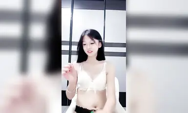 New anchor super pink school beauty anchor Yuanyuan tongue stud blowjob just entered the sea and kneeled on the toilet to be fucked, props training, breast push, tongue stud small mouth sexy blowjob, various postures explosion (69)