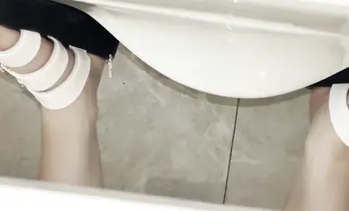 Toilet hidden camera beauty puki