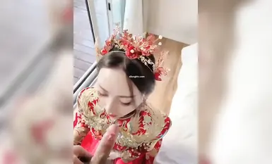 [Cô dâu dâm đãng] Vào ngày cưới, bạn trai cũ đã đến xé váy cưới và chui vào trong váy cưới màu trắng để phục vụ người khác một cách dâm đãng. Bị người khác xâm phạm sẽ khiến bạn nhớ lại hình ảnh cô ấy khi mặc chiếc váy cưới thánh thiện (2)