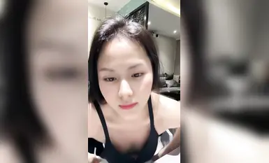 2025年4月最新頂級御姐【開心話梅】極品小少婦，黑絲情趣裝，粉穴已經一片泥濘，高顏值尤物必看 (18)